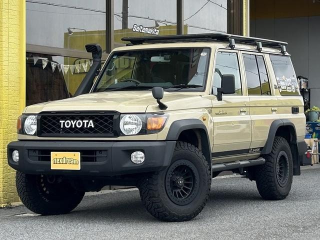 Toyota LAND CRUISER 70 2015 — фото автомобиля