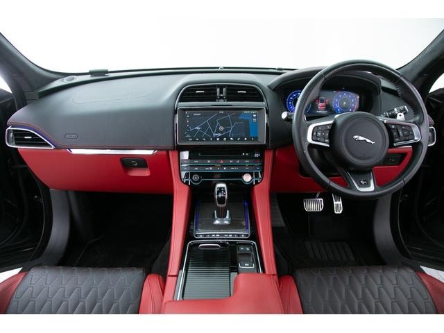 Jaguar F-PACE 2020 — фото автомобиля 1