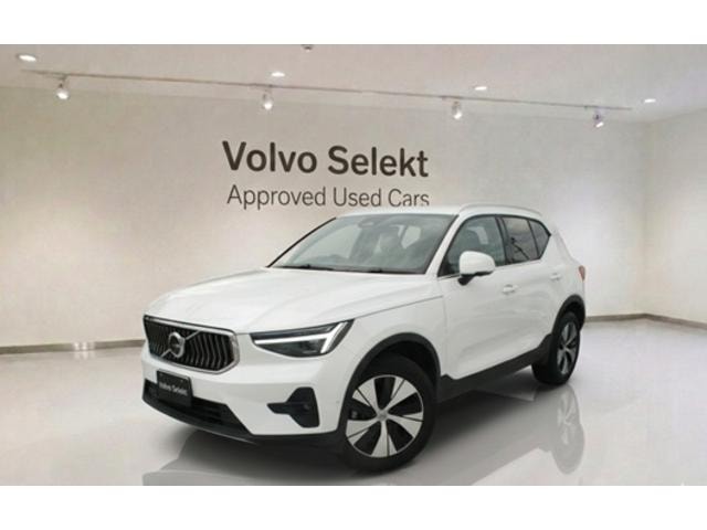 Volvo XC40 2025 — фото автомобиля 1