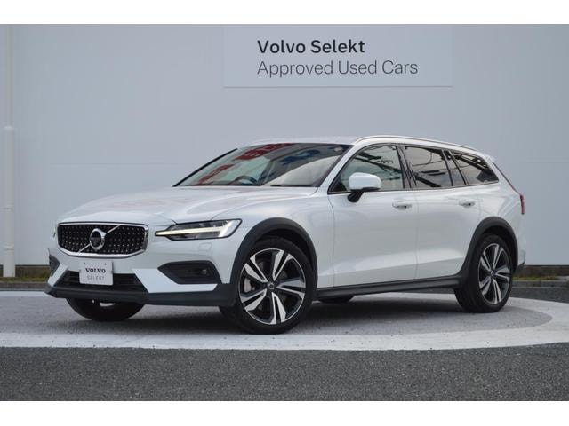 Volvo V60 2019 — фото автомобиля 1