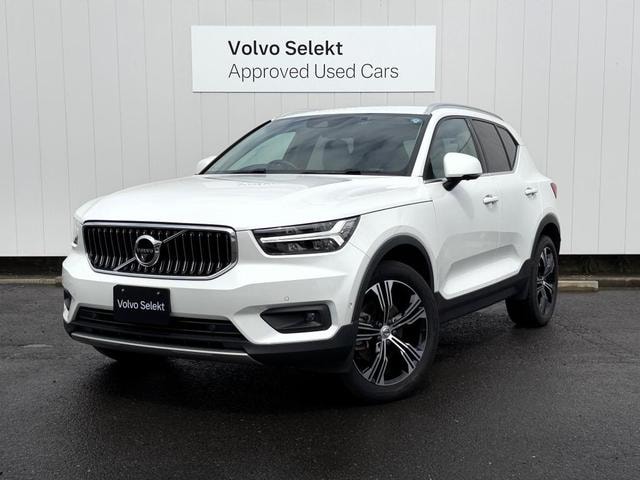 Volvo XC40 2022 — фото автомобиля 1
