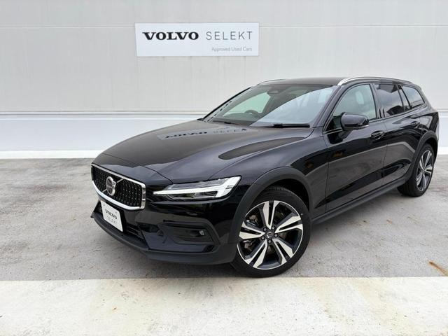Volvo V60 2025 — фото автомобиля 1