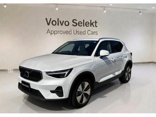 Volvo XC40 2026 — фото автомобиля 1