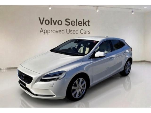Volvo V40 2016 — фото автомобиля