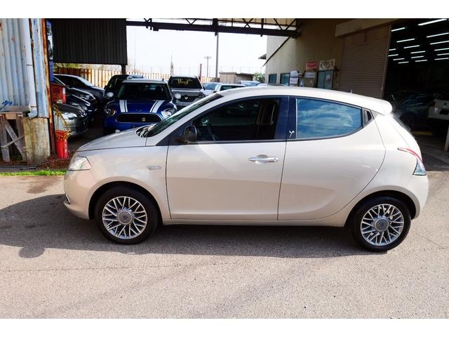 Lancia YSILON 2012 — фото автомобиля 1