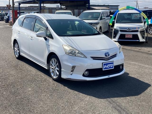 Toyota PRIUS ALPHA 2013 — фото автомобиля
