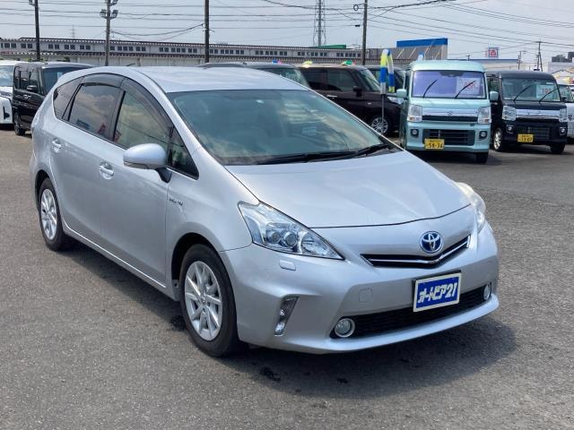 Toyota PRIUS ALPHA 2012 — фото автомобиля 1