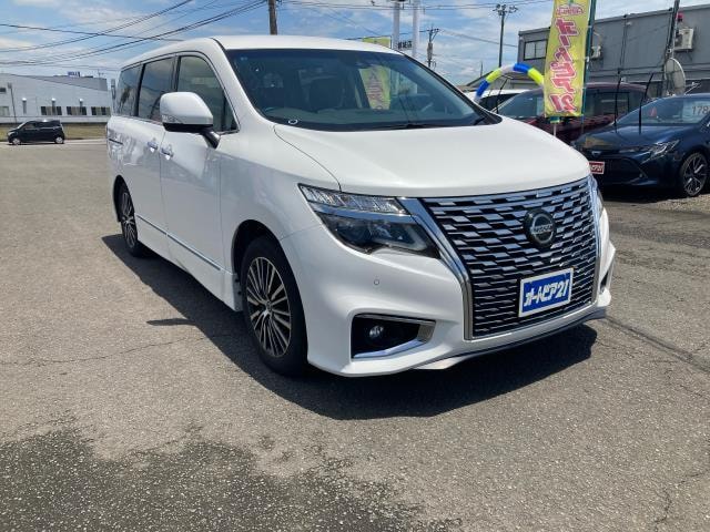 Nissan ELGRAND 2022 — фото автомобиля