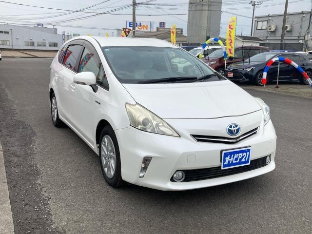 Toyota PRIUS ALPHA 2013 — фото автомобиля 1