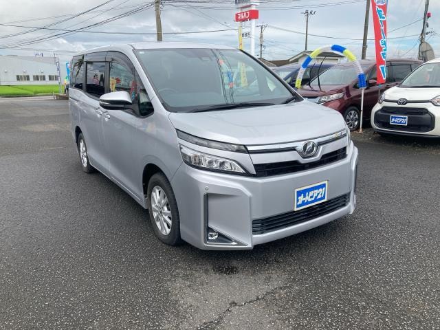 Toyota VOXY 2018 — фото автомобиля 1