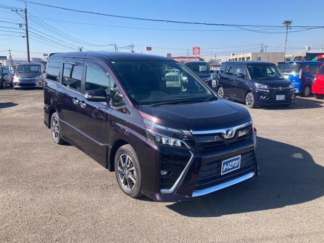 Toyota VOXY 2017 — фото автомобиля 1