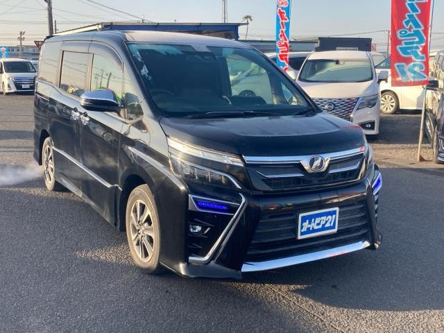 Toyota VOXY 2018 — фото автомобиля 1