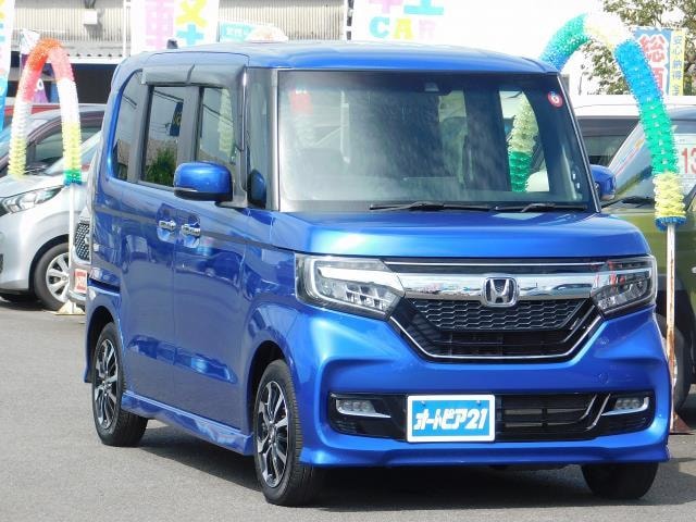 Honda N-BOX CUSTOM 2018 — фото автомобиля 1