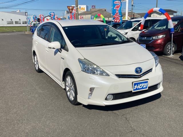 Toyota PRIUS ALPHA 2013 — фото автомобиля