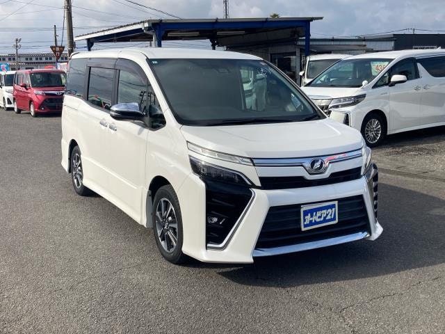 Toyota VOXY 2018 — фото автомобиля 1