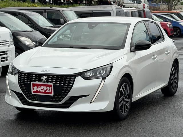 Peugeot 208 2023 — фото автомобиля