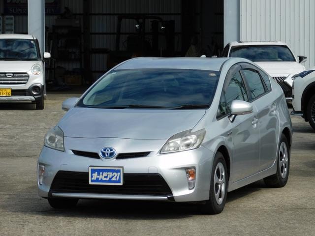 Toyota PRIUS 2014 — фото автомобиля