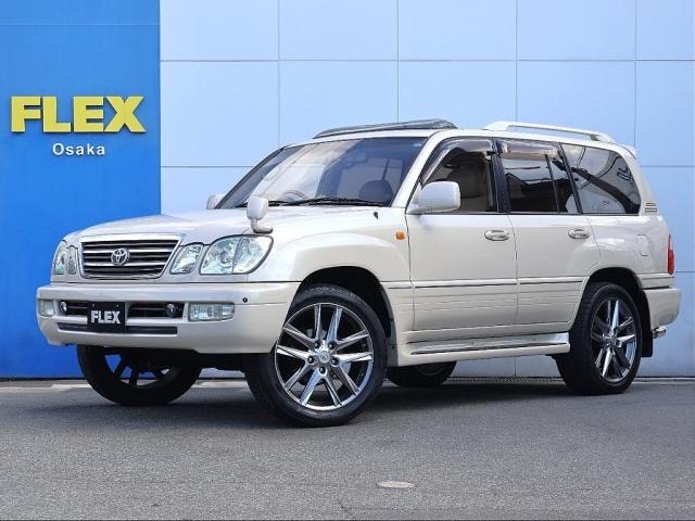Toyota LAND CRUISER 100 2002 — фото автомобиля