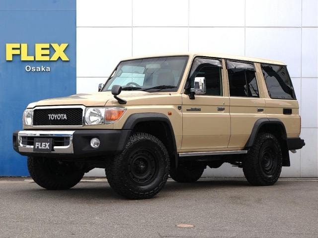 Toyota LAND CRUISER 70 2015 — фото автомобиля