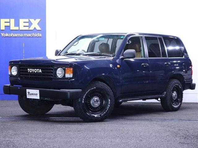 Toyota LAND CRUISER 100 2006 — фото автомобиля