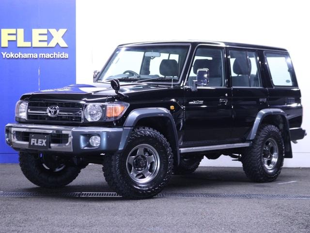 Toyota LAND CRUISER 70 2015 — фото автомобиля
