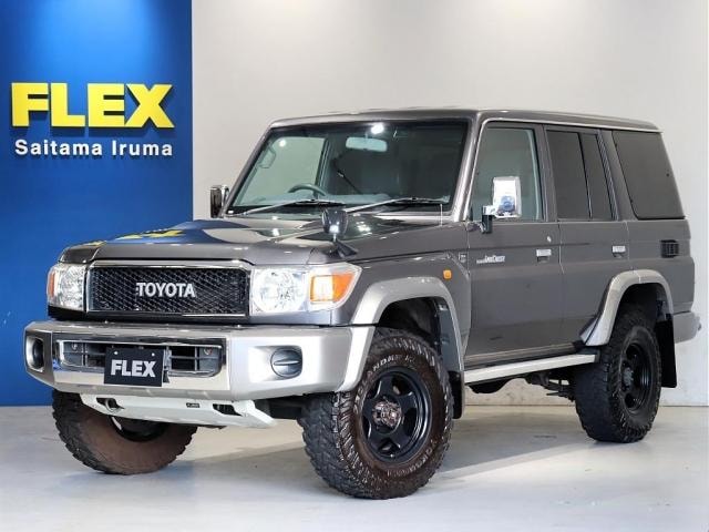 Toyota LAND CRUISER 70 2015 — фото автомобиля