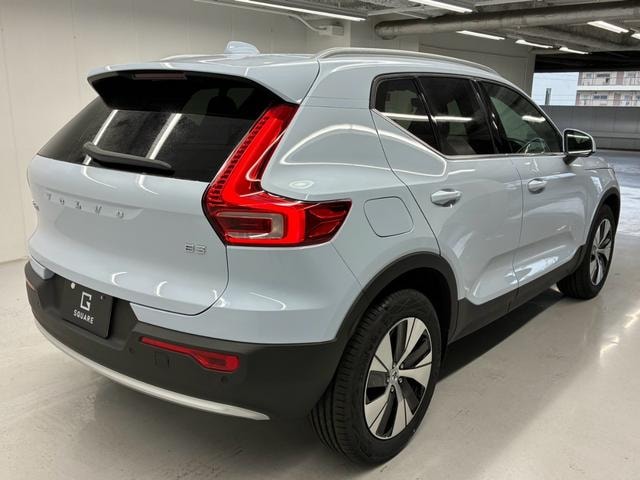 Volvo XC40 2026 — фото автомобиля 1