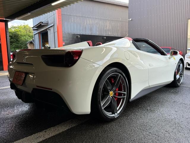 Ferrari 488 SPIDER 2017 — фото автомобиля 1