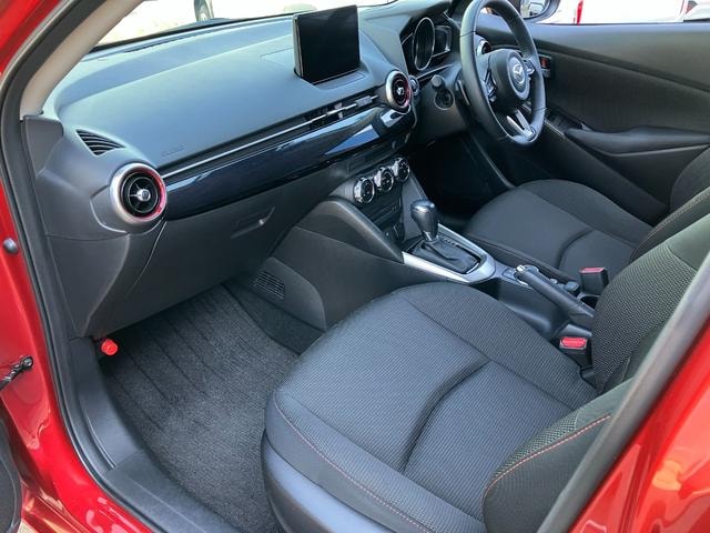 Mazda 2 2021 — фото автомобиля 1