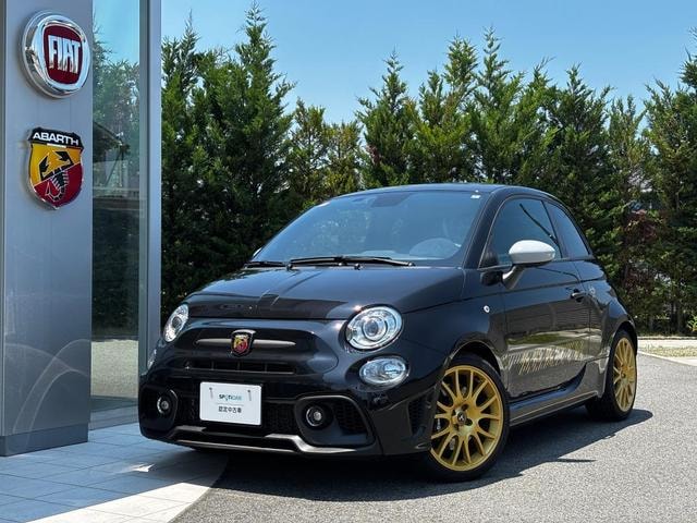 Abarth 695 75 ANNIVERSARIO 2024 — фото автомобиля
