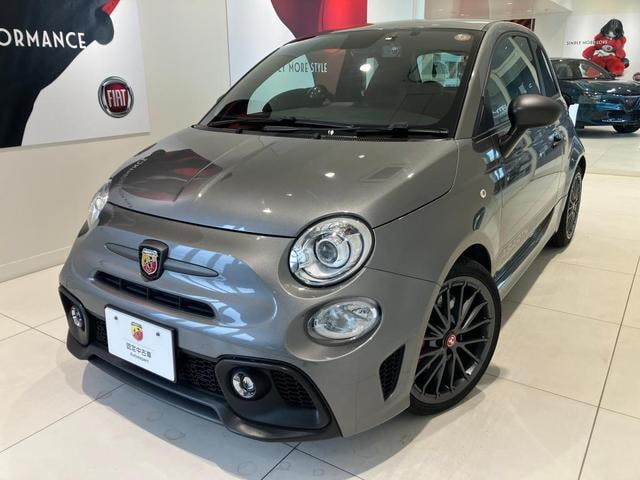Abarth 595 2022 — фото автомобиля 1