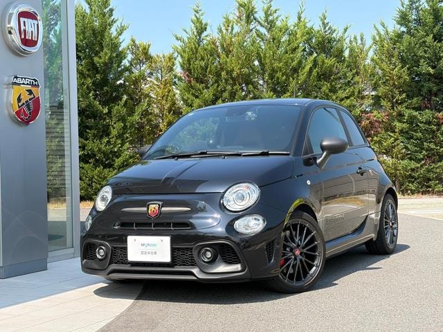 Abarth 595 2022 — фото автомобиля 1