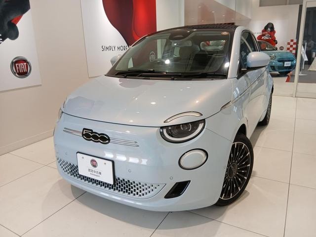 Fiat 500e 2025 — фото автомобиля 1