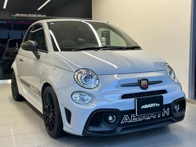Abarth 595 2021 — фото автомобиля 1
