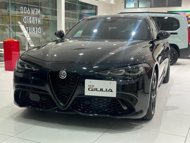 Alfa Romeo GIULIA 2023 — фото автомобиля