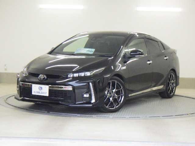 Toyota PRIUS PHV 2021 — фото автомобиля 1