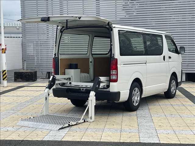 Toyota HIACE VAN 2023 — фото автомобиля 1