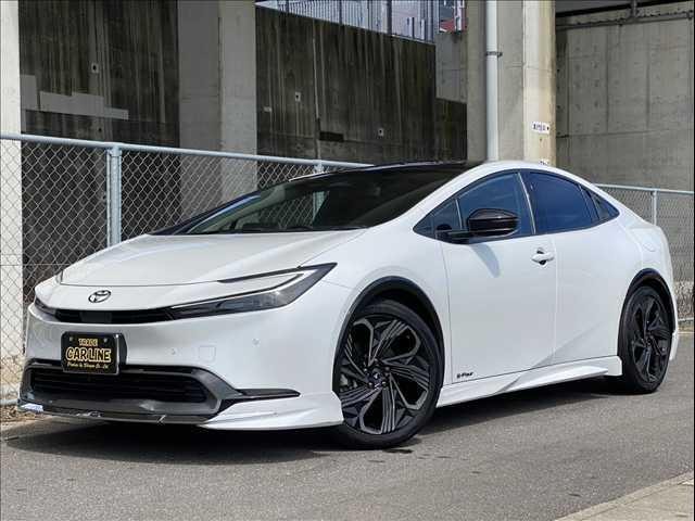 Toyota PRIUS 2023 — фото автомобиля 1