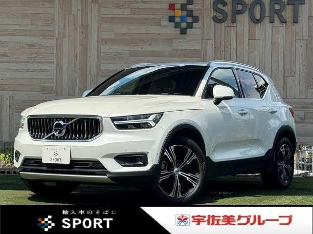 Volvo XC40 2022 — фото автомобиля