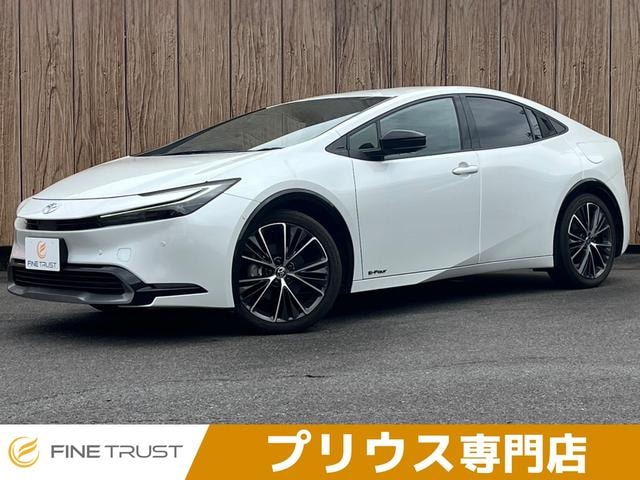 Toyota PRIUS 2023 — фото автомобиля