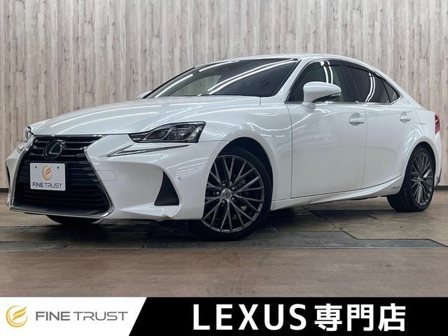 Lexus IS 2018 — фото автомобиля 1