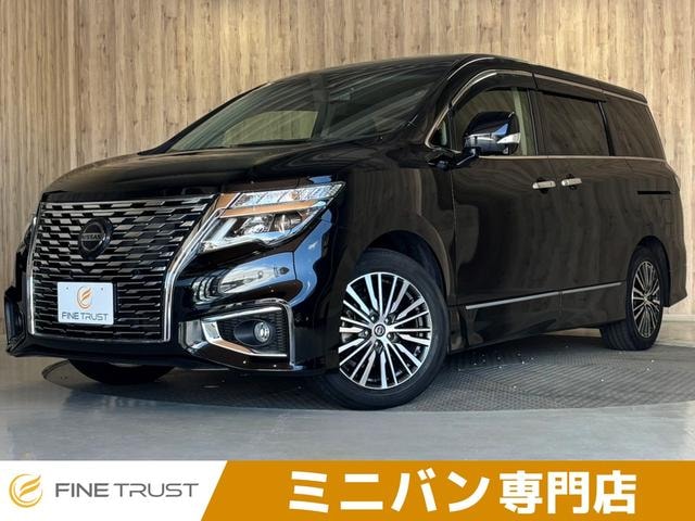 Nissan ELGRAND 2022 — фото автомобиля