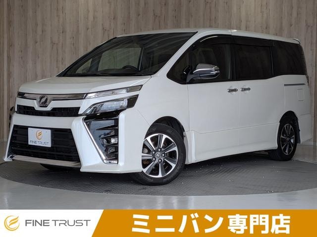 Toyota VOXY 2018 — фото автомобиля 1