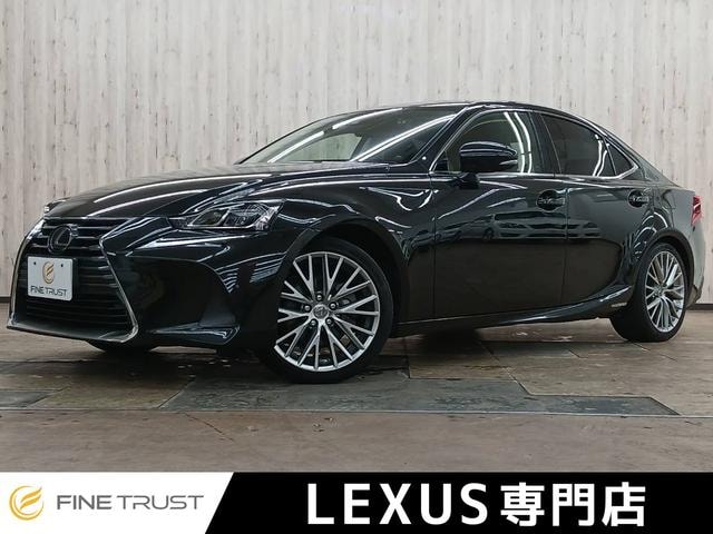 Lexus IS 2017 — фото автомобиля 1