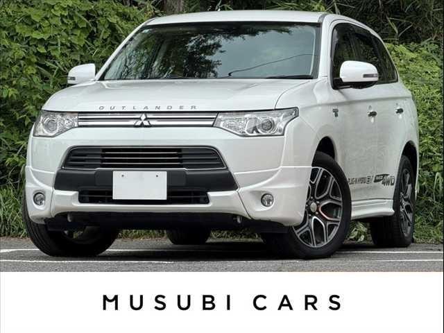 Mitsubishi OUTLANDER PHEV 2015 — фото автомобиля