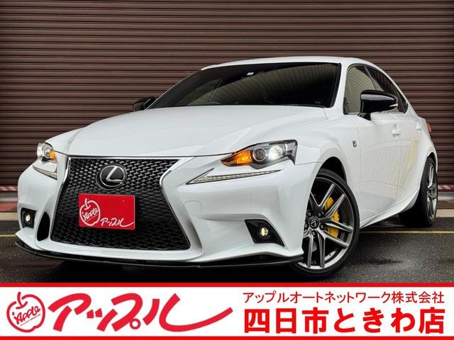 Lexus IS 2016 — фото автомобиля 1