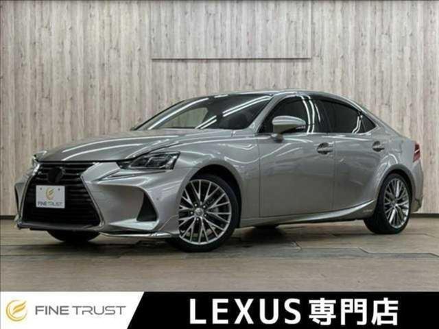 Lexus IS 2017 — фото автомобиля 1