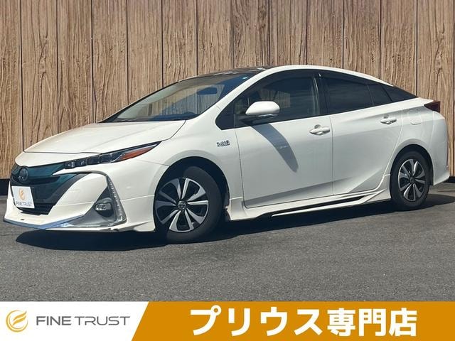 Toyota PRIUS PHV 2017 — фото автомобиля 1