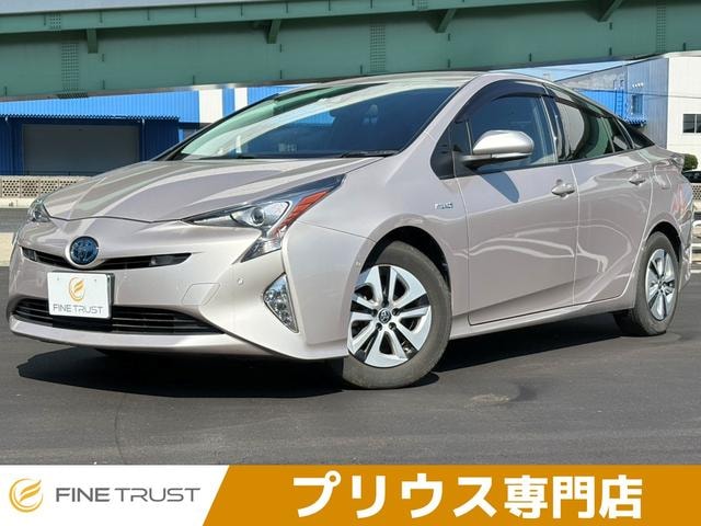 Toyota PRIUS 2016 — фото автомобиля 1