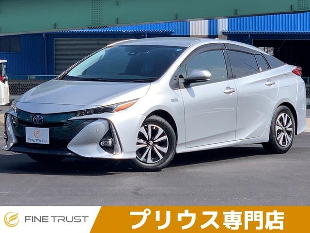 Toyota PRIUS PHV 2018 — фото автомобиля 1